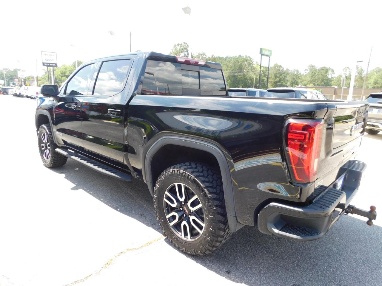 GMC Sierra 1500 4WD Crew Cab 147" AT4 2024