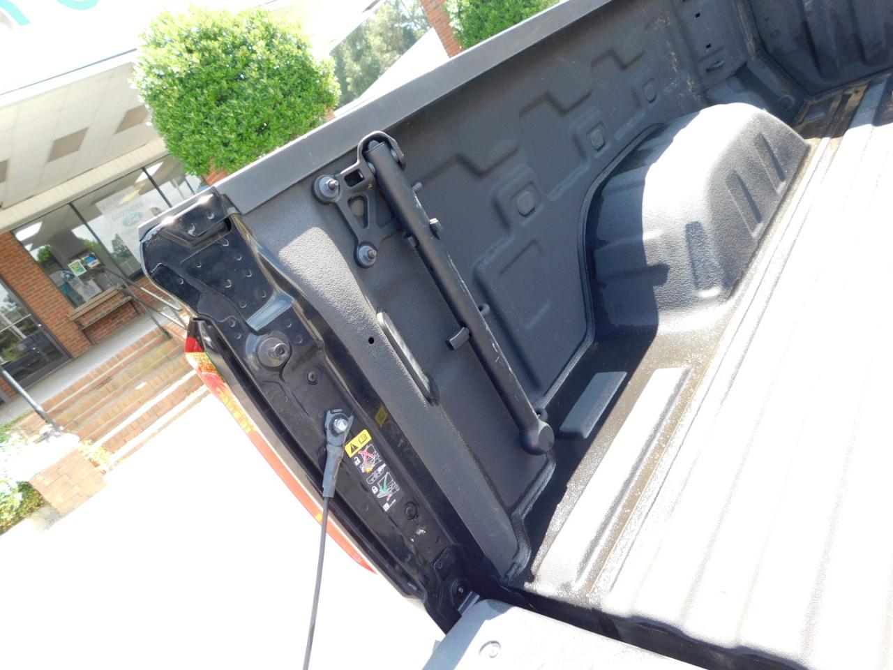 GMC Sierra 1500 4WD Crew Cab 147" AT4 2024