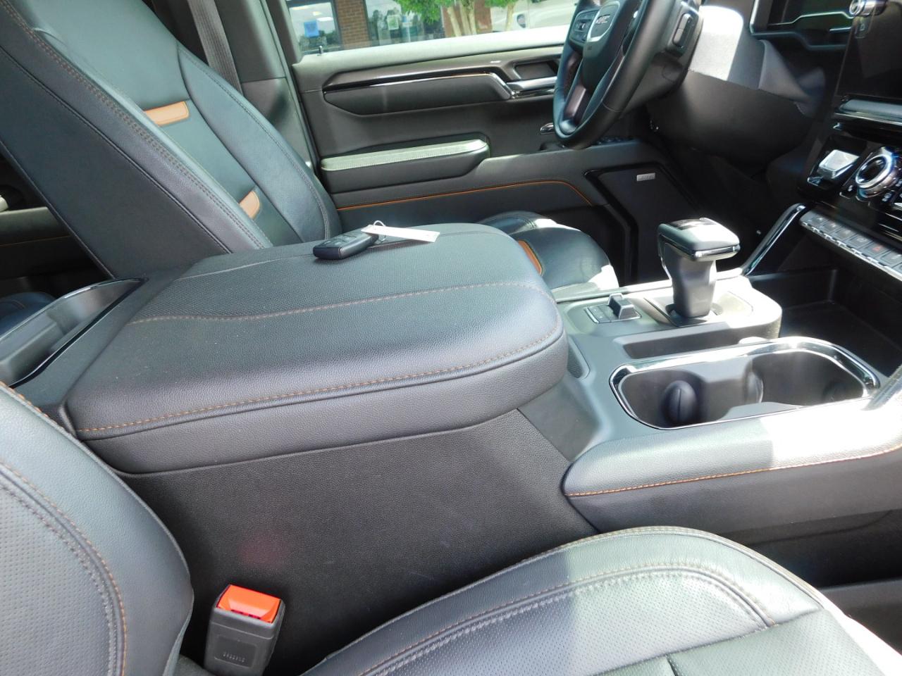 GMC Sierra 1500 4WD Crew Cab 147" AT4 2024
