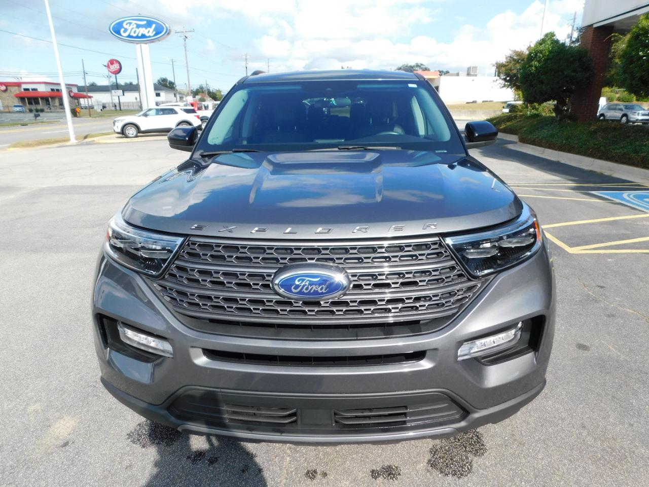 Ford Explorer XLT RWD 2024