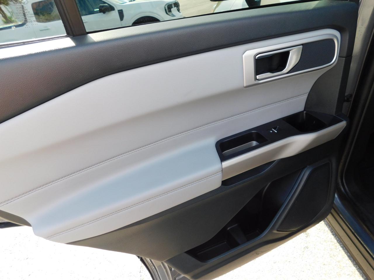 Ford Explorer XLT RWD 2024