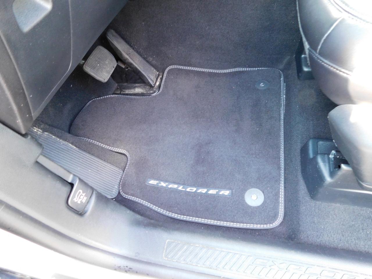 Ford Explorer XLT RWD 2024