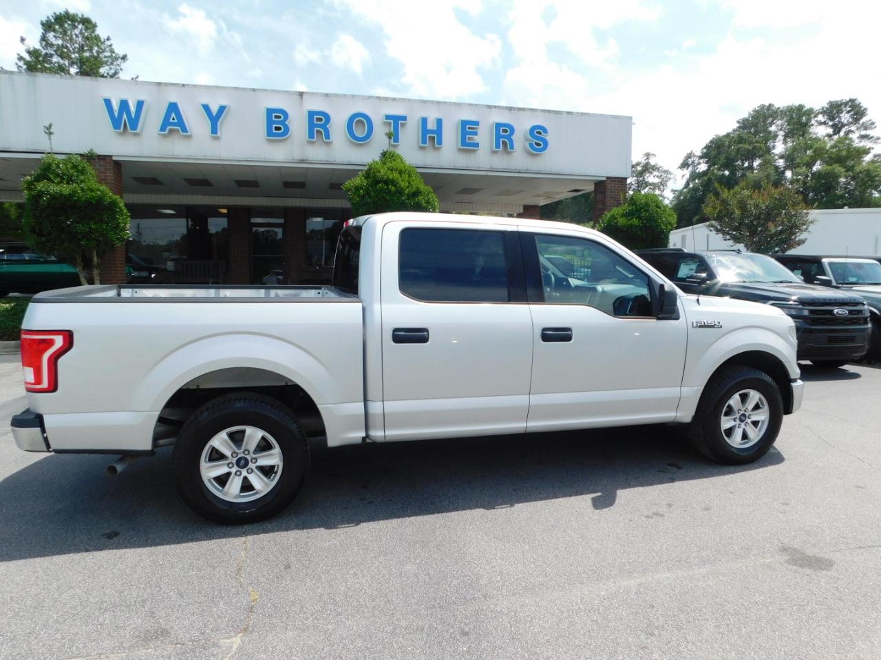 Ford F-150 2WD SuperCrew 145" XL 2015