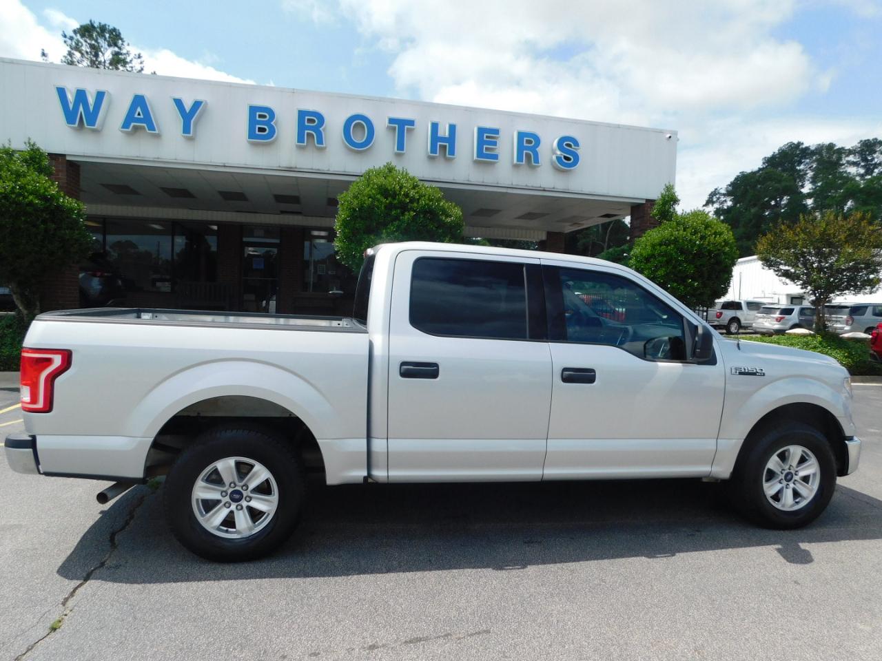 Ford F-150 2WD SuperCrew 145" XL 2015