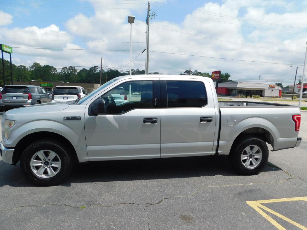 Ford F-150 2WD SuperCrew 145" XL 2015