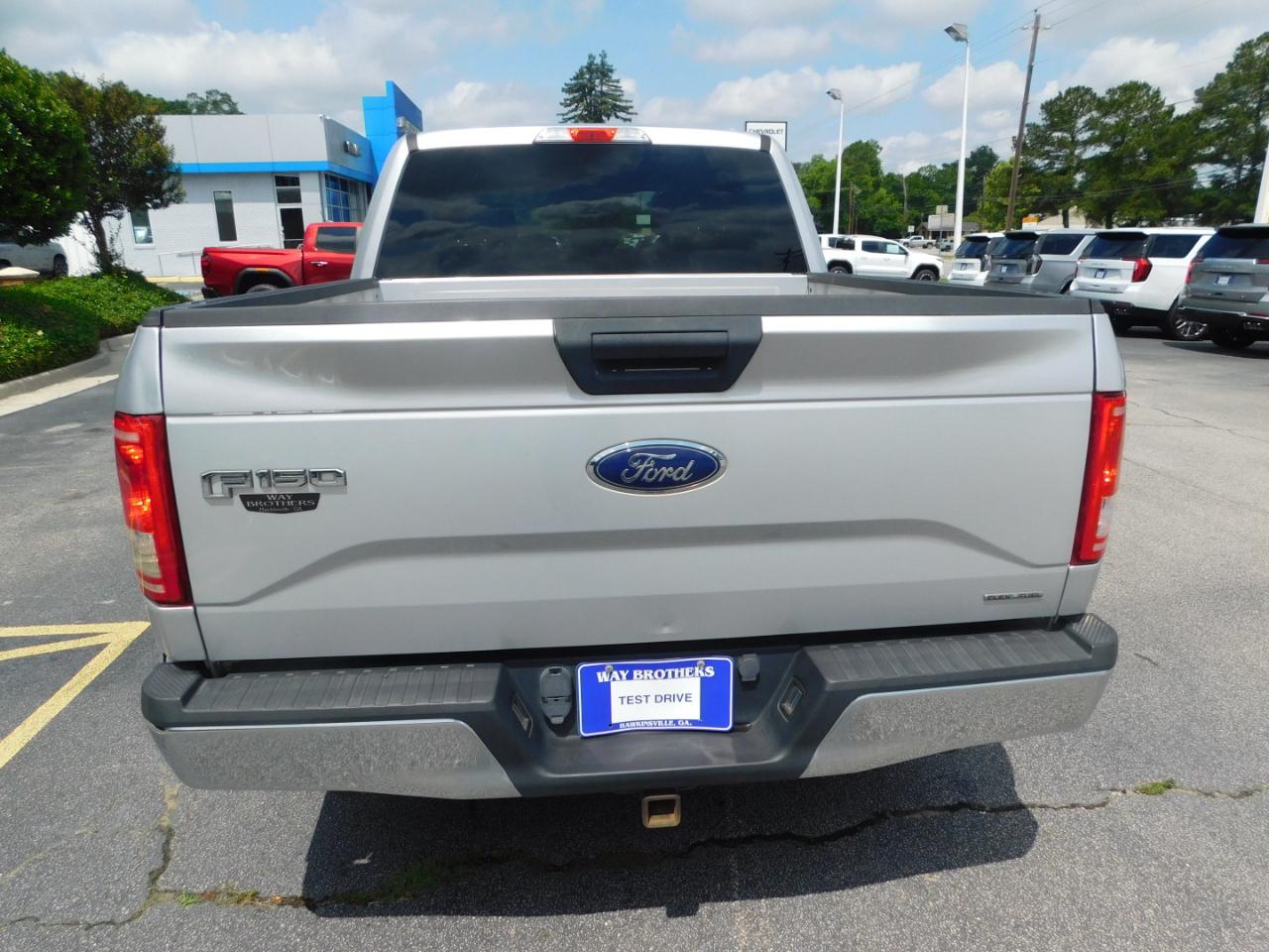 Ford F-150 2WD SuperCrew 145" XL 2015