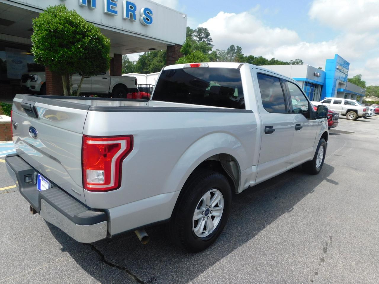 Ford F-150 2WD SuperCrew 145" XL 2015