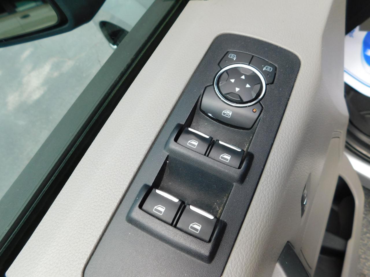 Ford F-150 2WD SuperCrew 145" XL 2015