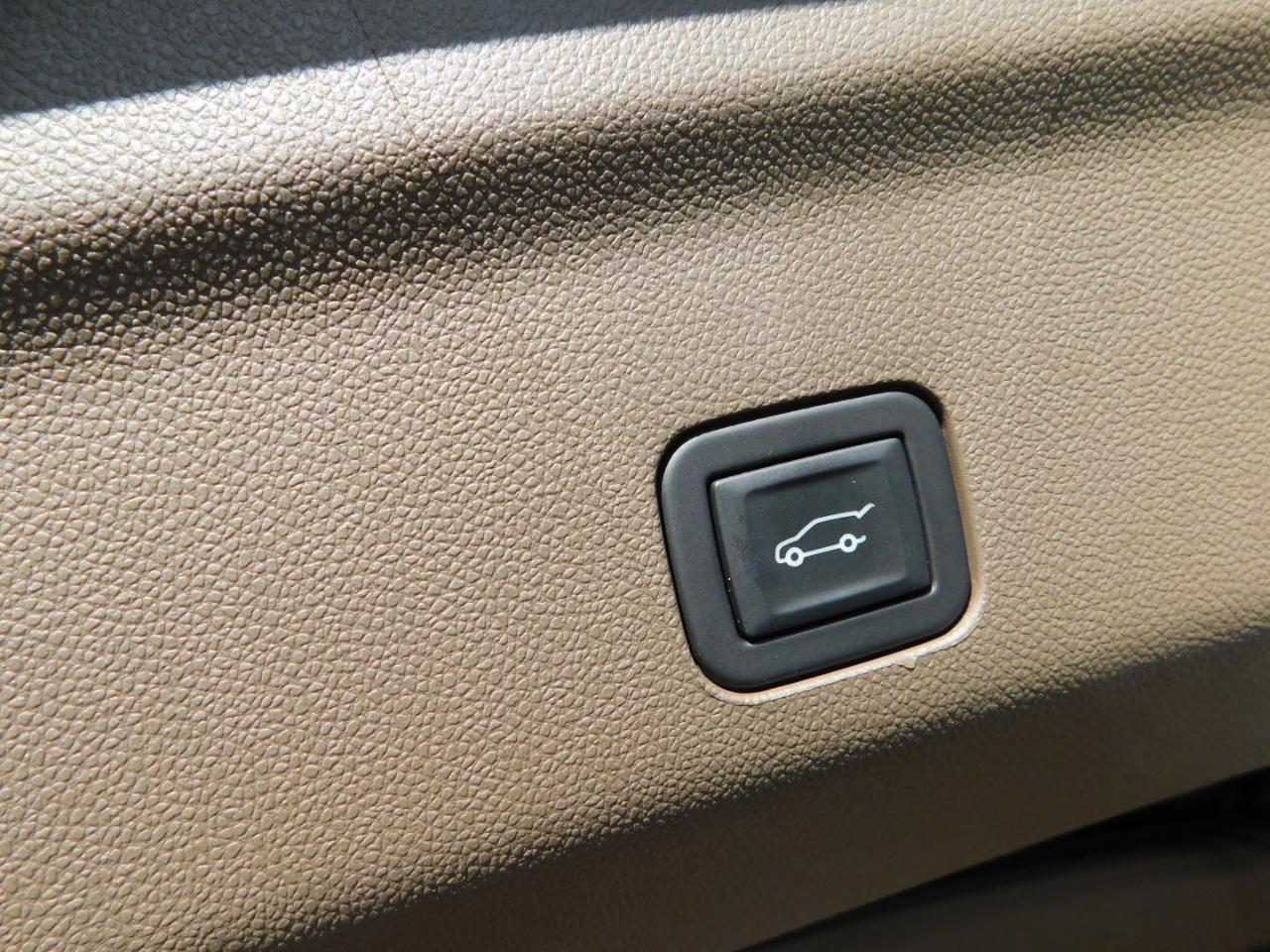 GMC Yukon XL 2WD 4dr Denali 2024