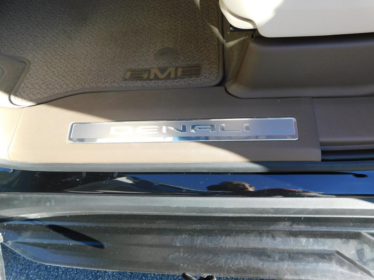 GMC Yukon XL 2WD 4dr Denali 2024