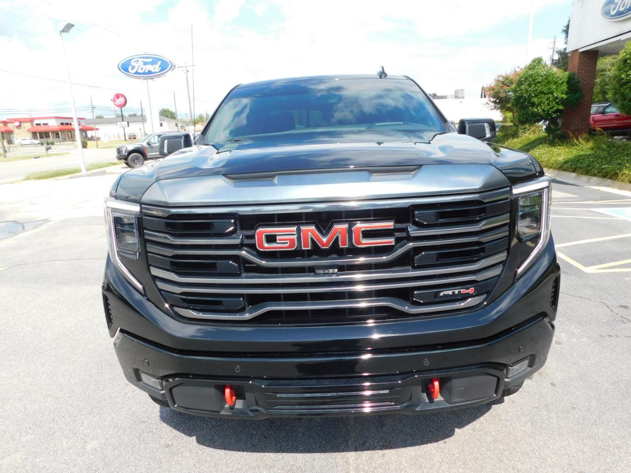 GMC Sierra 1500 4WD Crew Cab 147" AT4 2024
