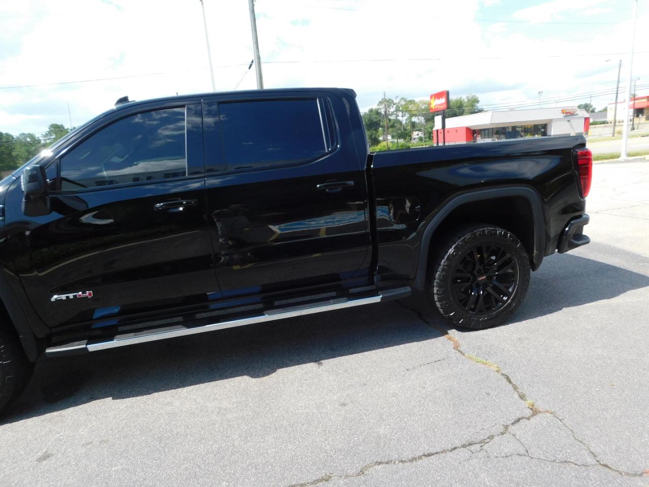 GMC Sierra 1500 4WD Crew Cab 147" AT4 2024