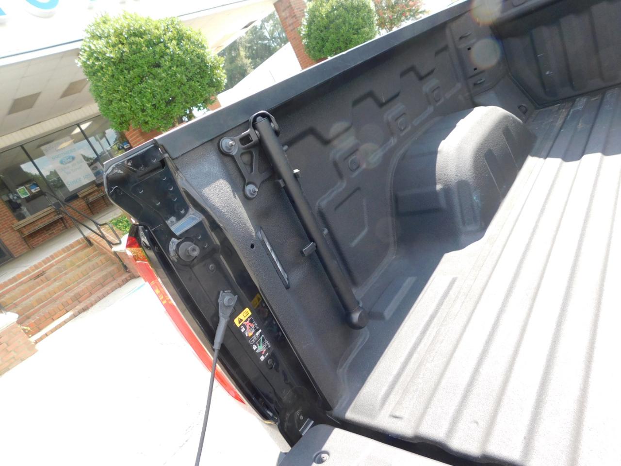 GMC Sierra 1500 4WD Crew Cab 147" AT4 2024