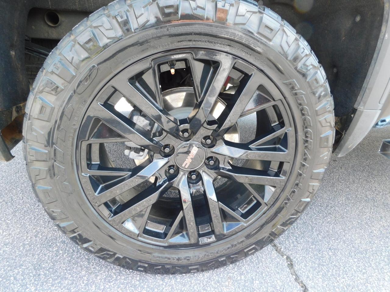 GMC Sierra 1500 4WD Crew Cab 147" AT4 2024