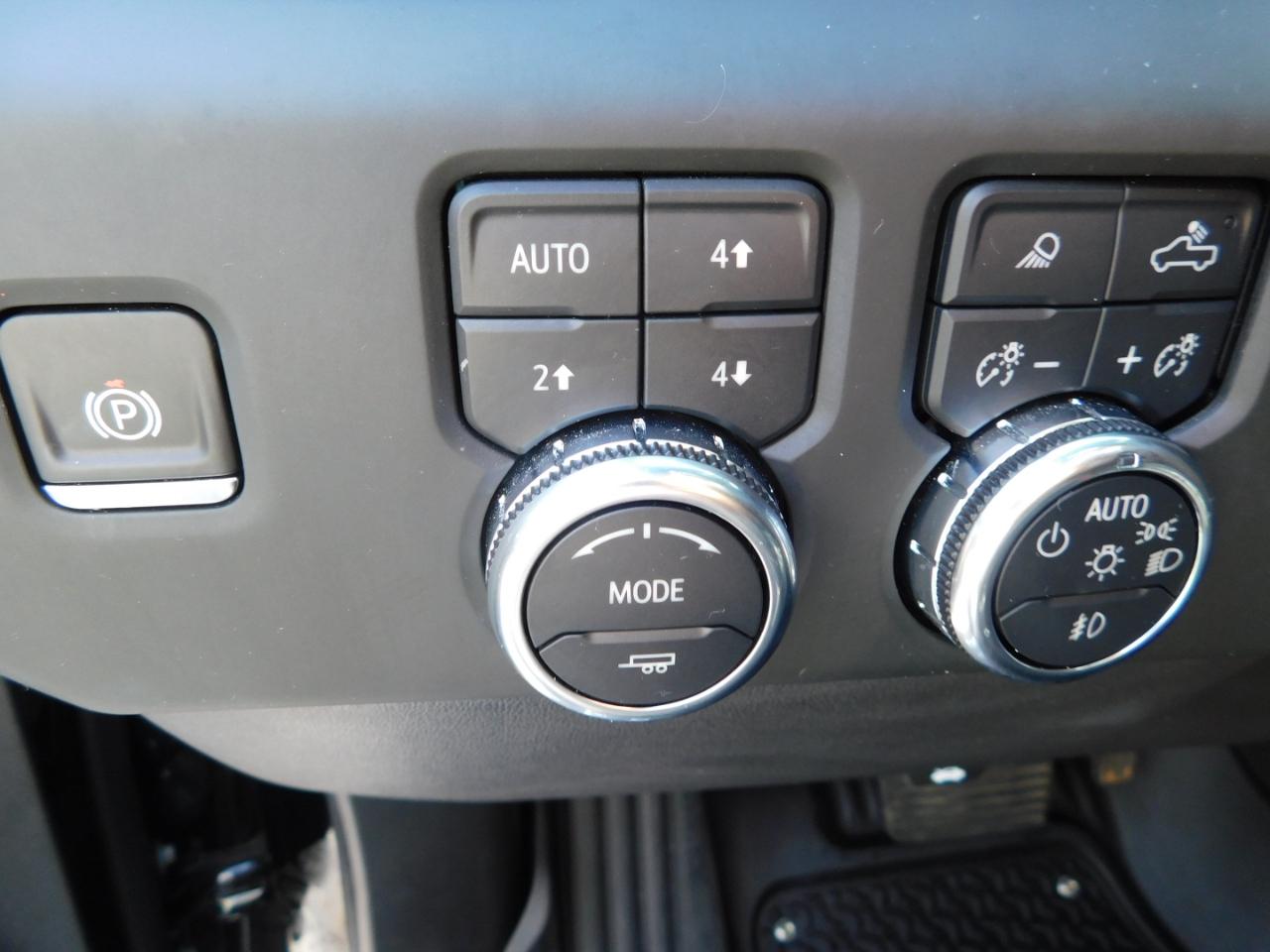 GMC Sierra 1500 4WD Crew Cab 147" AT4 2024