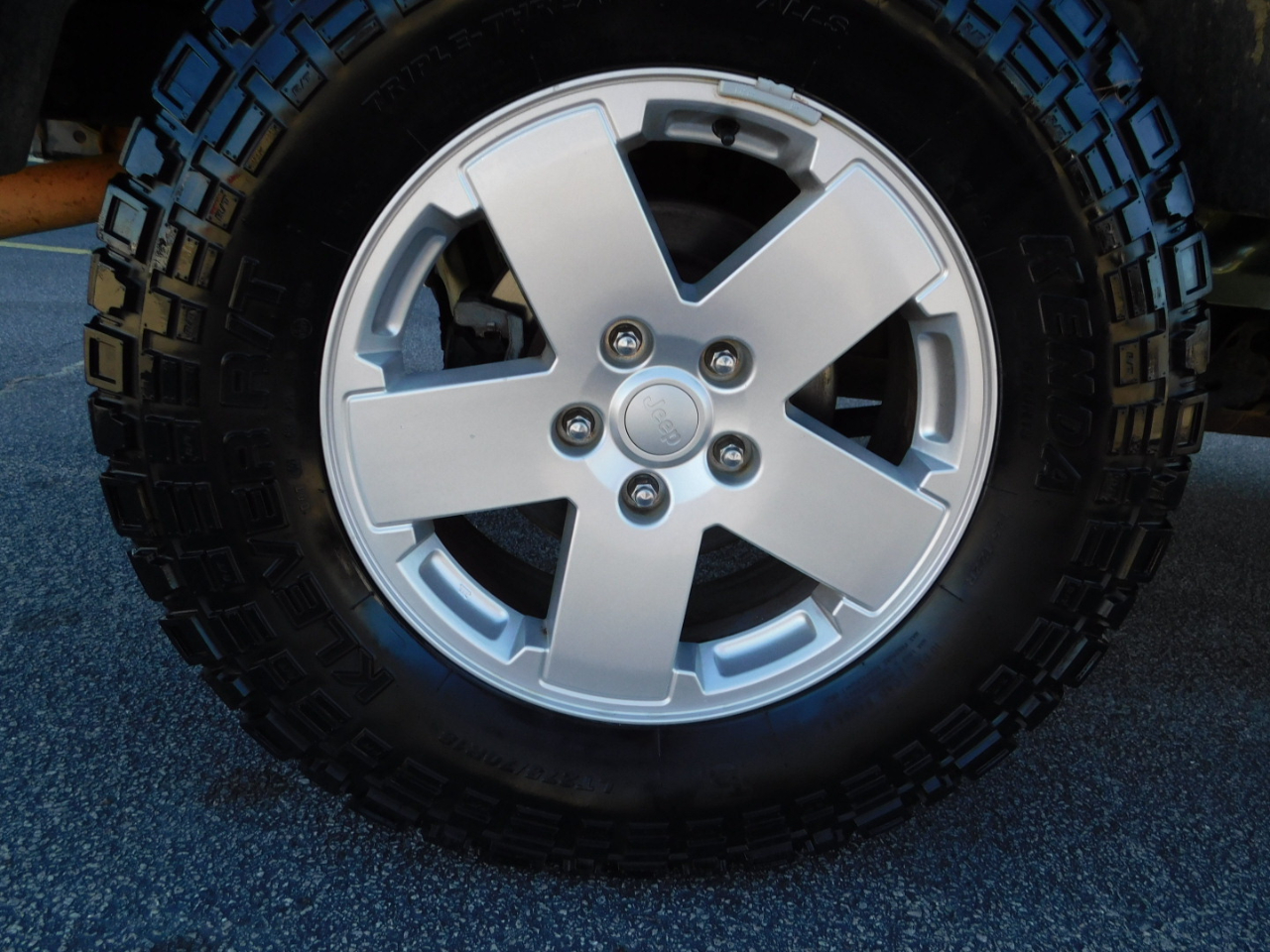 Jeep Wrangler 4WD 4dr Unlimited Sahara 2007