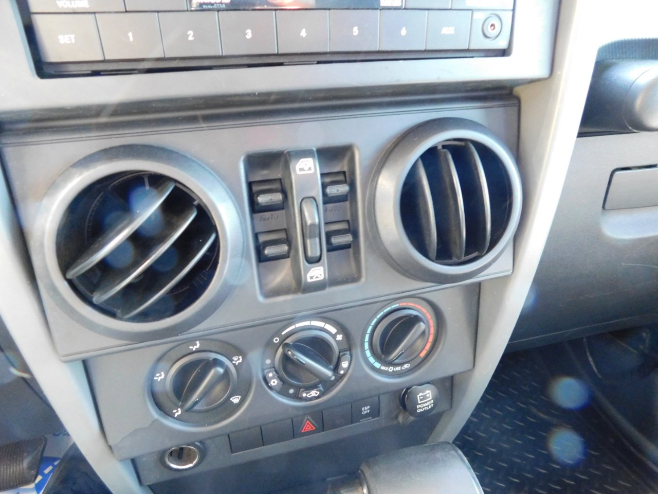 Jeep Wrangler 4WD 4dr Unlimited Sahara 2007