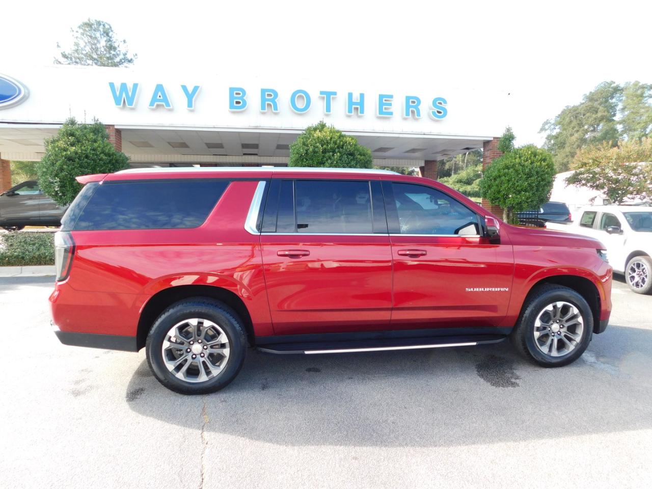 Chevrolet Suburban 2WD 4dr LT 2025