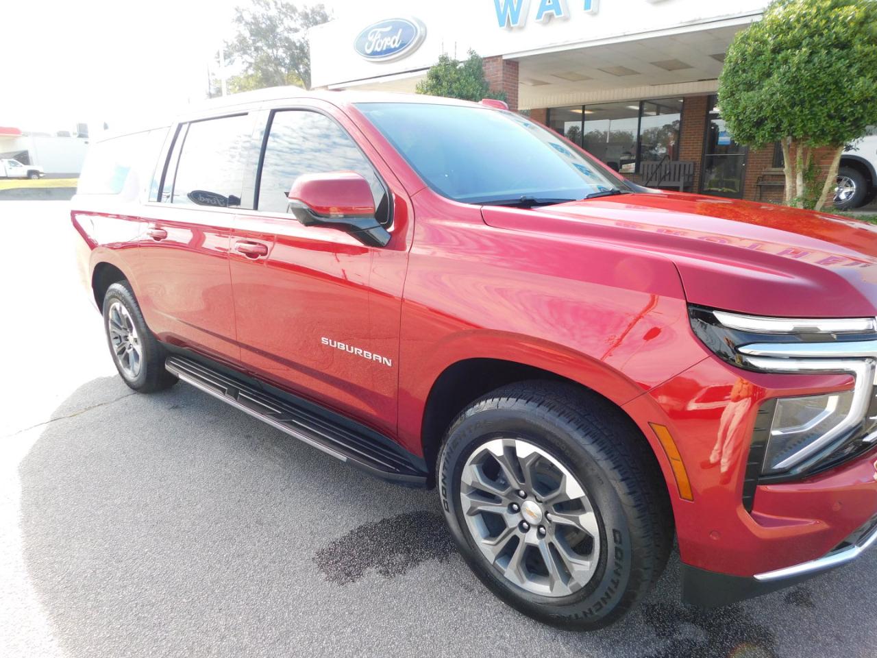 Chevrolet Suburban 2WD 4dr LT 2025