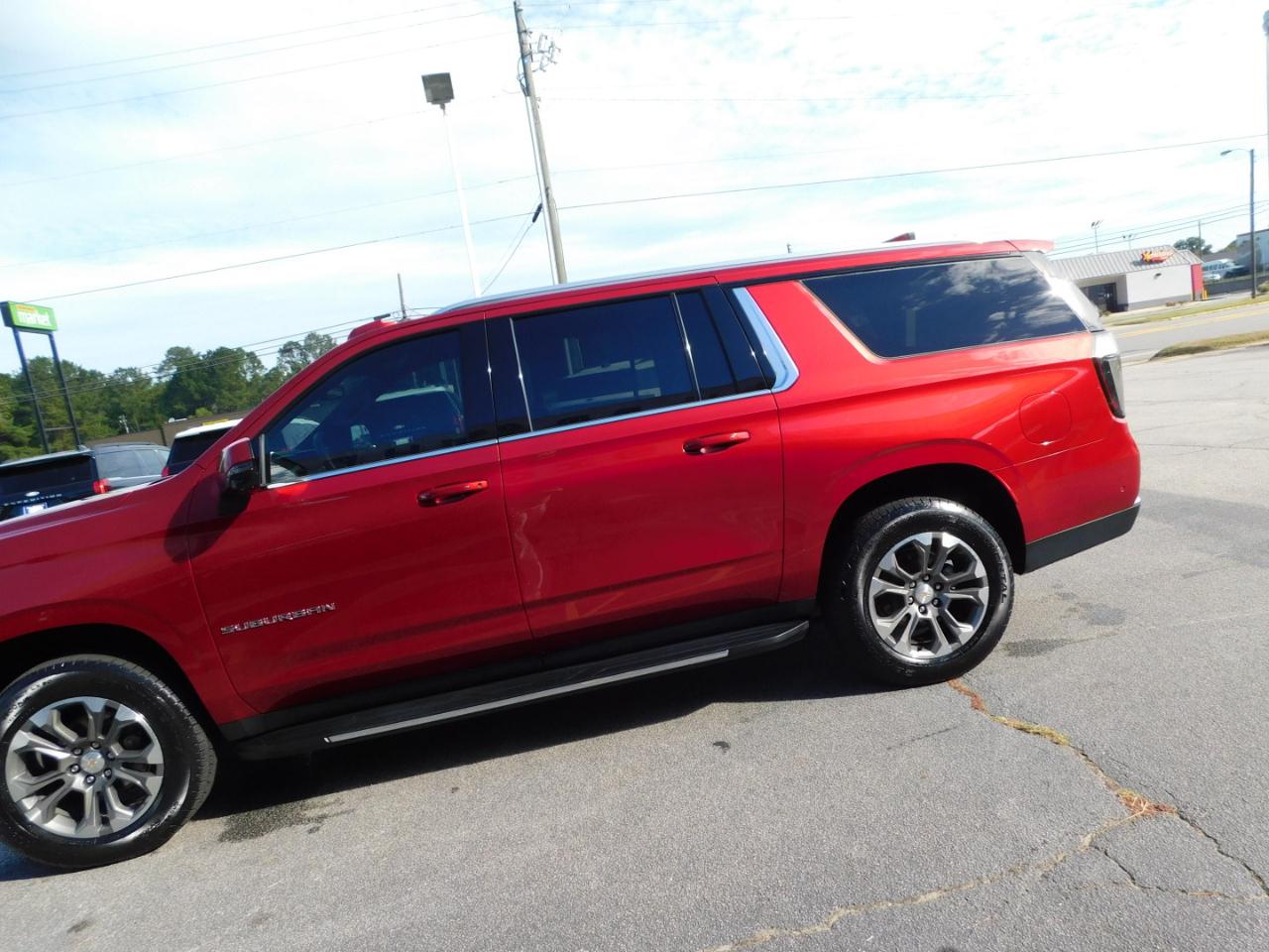 Chevrolet Suburban 2WD 4dr LT 2025
