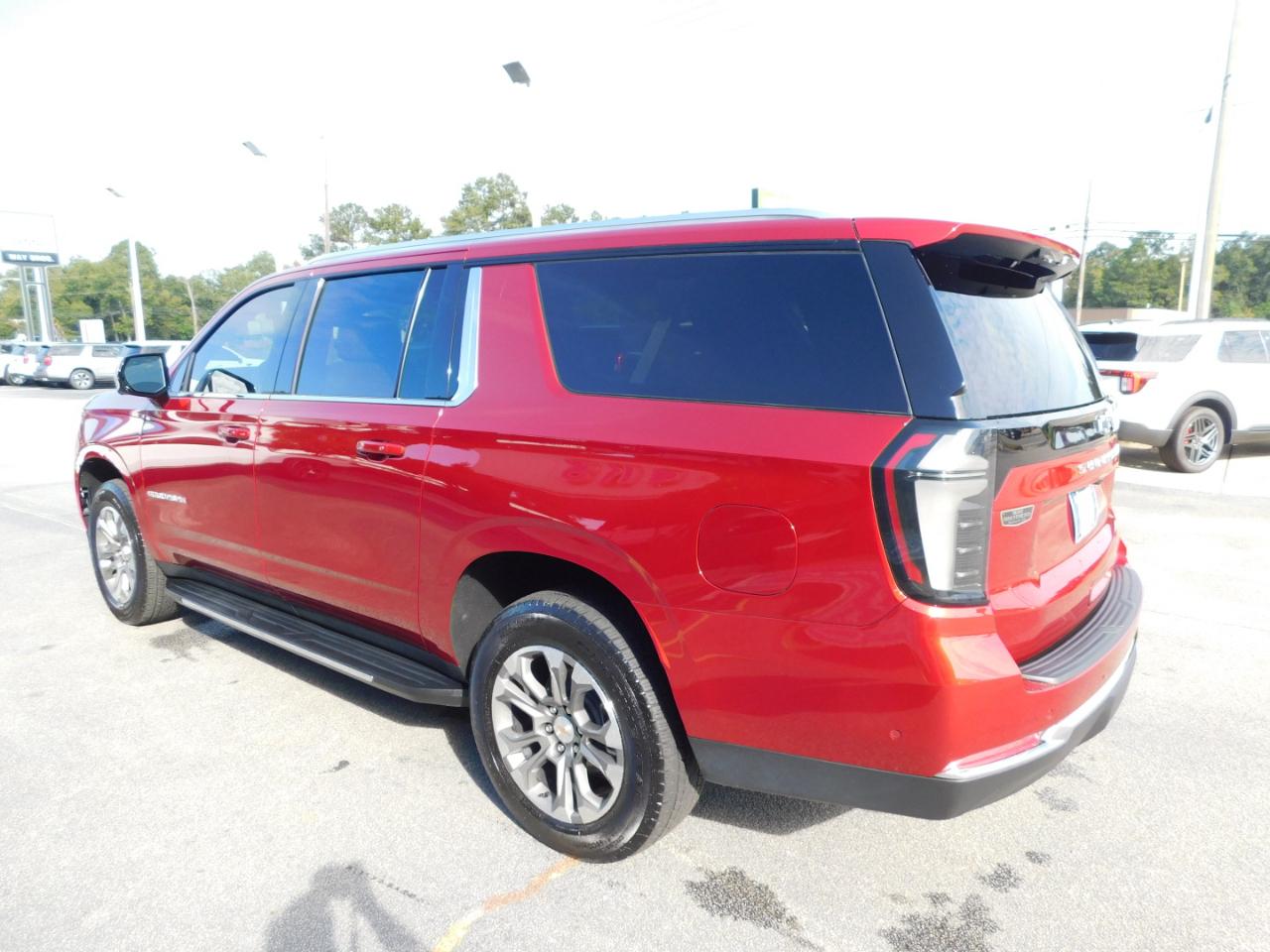 Chevrolet Suburban 2WD 4dr LT 2025