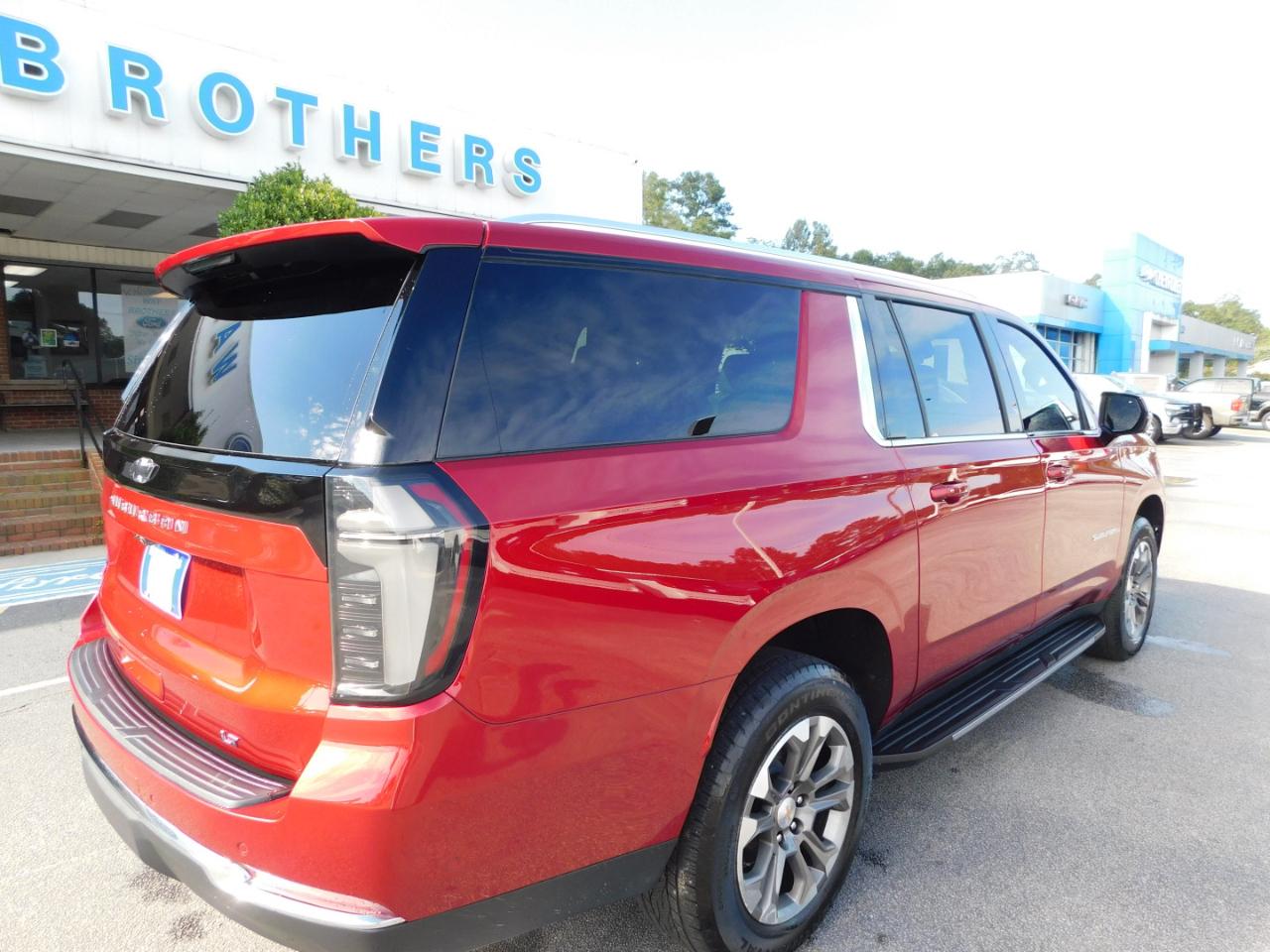 Chevrolet Suburban 2WD 4dr LT 2025