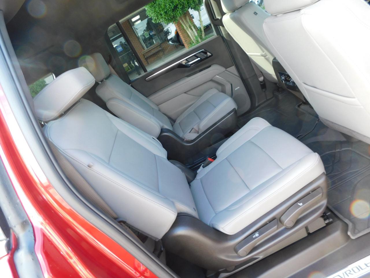 Chevrolet Suburban 2WD 4dr LT 2025