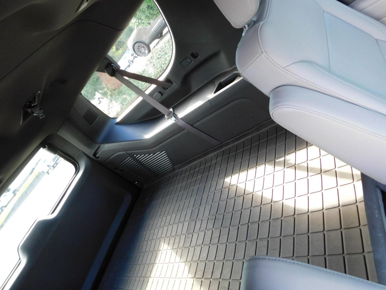 Chevrolet Suburban 2WD 4dr LT 2025