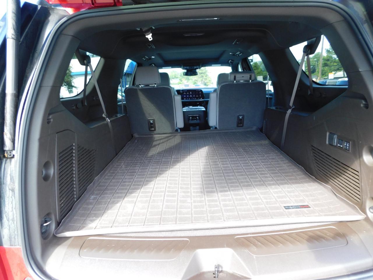 Chevrolet Suburban 2WD 4dr LT 2025