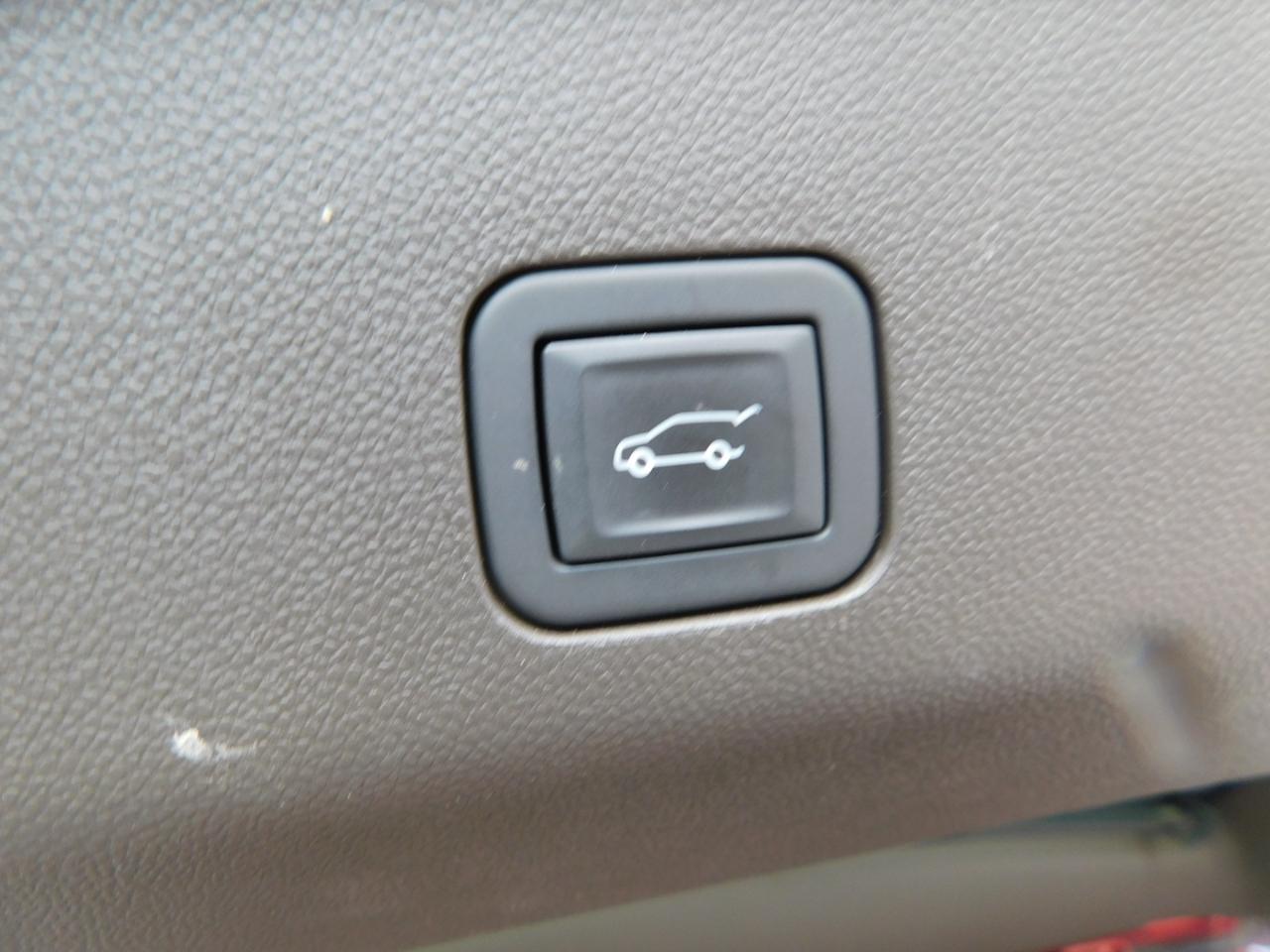 Chevrolet Suburban 2WD 4dr LT 2025