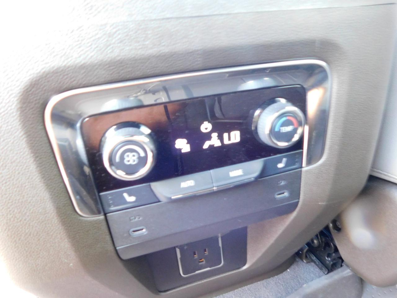 Chevrolet Suburban 2WD 4dr LT 2025
