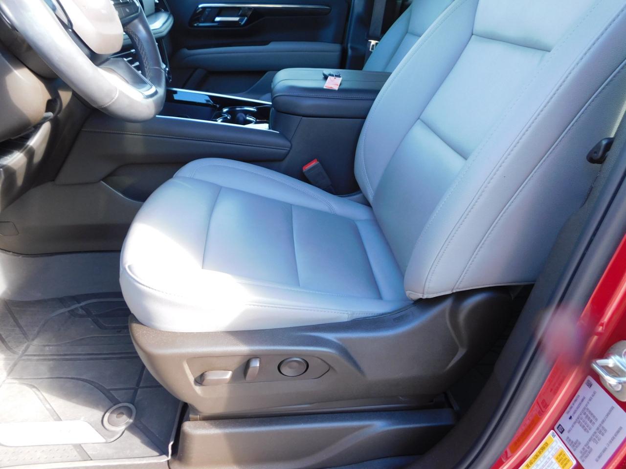 Chevrolet Suburban 2WD 4dr LT 2025