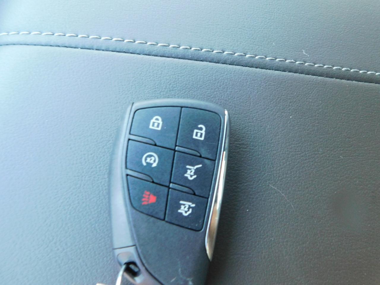 Chevrolet Suburban 2WD 4dr LT 2025