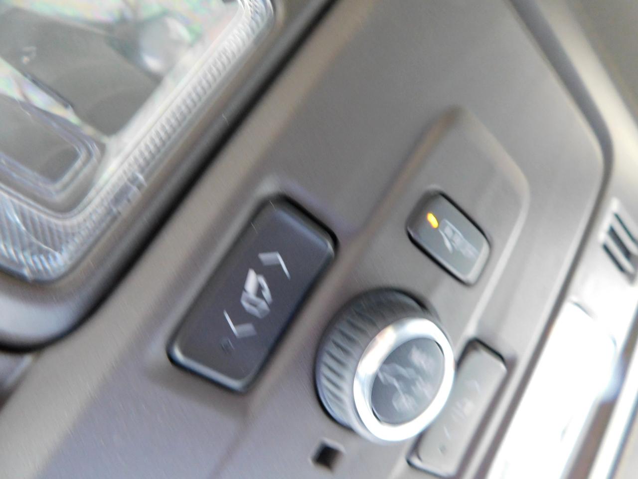 Chevrolet Suburban 2WD 4dr LT 2025