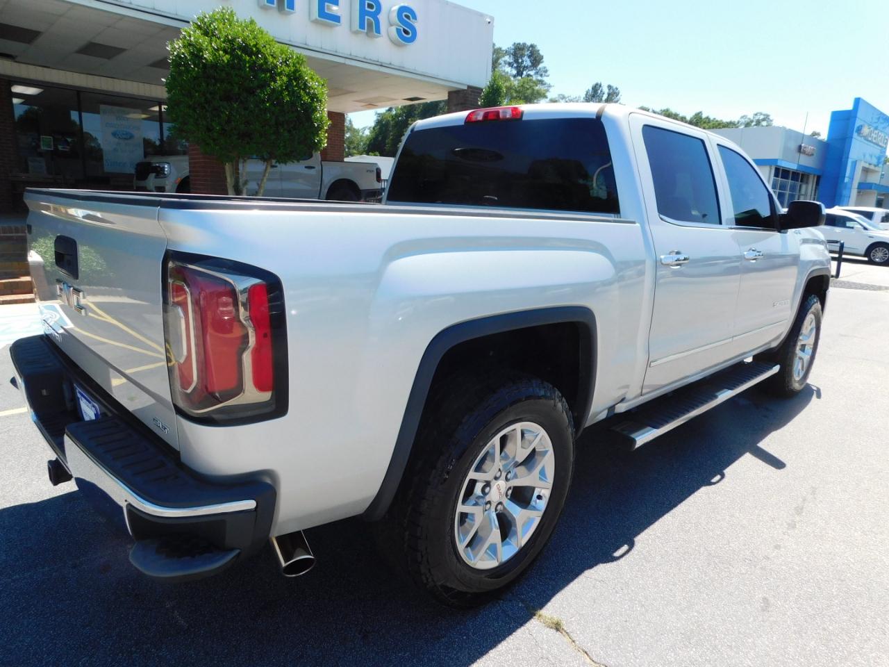 GMC Sierra 1500 4WD Crew Cab 143.5" SLT 2017