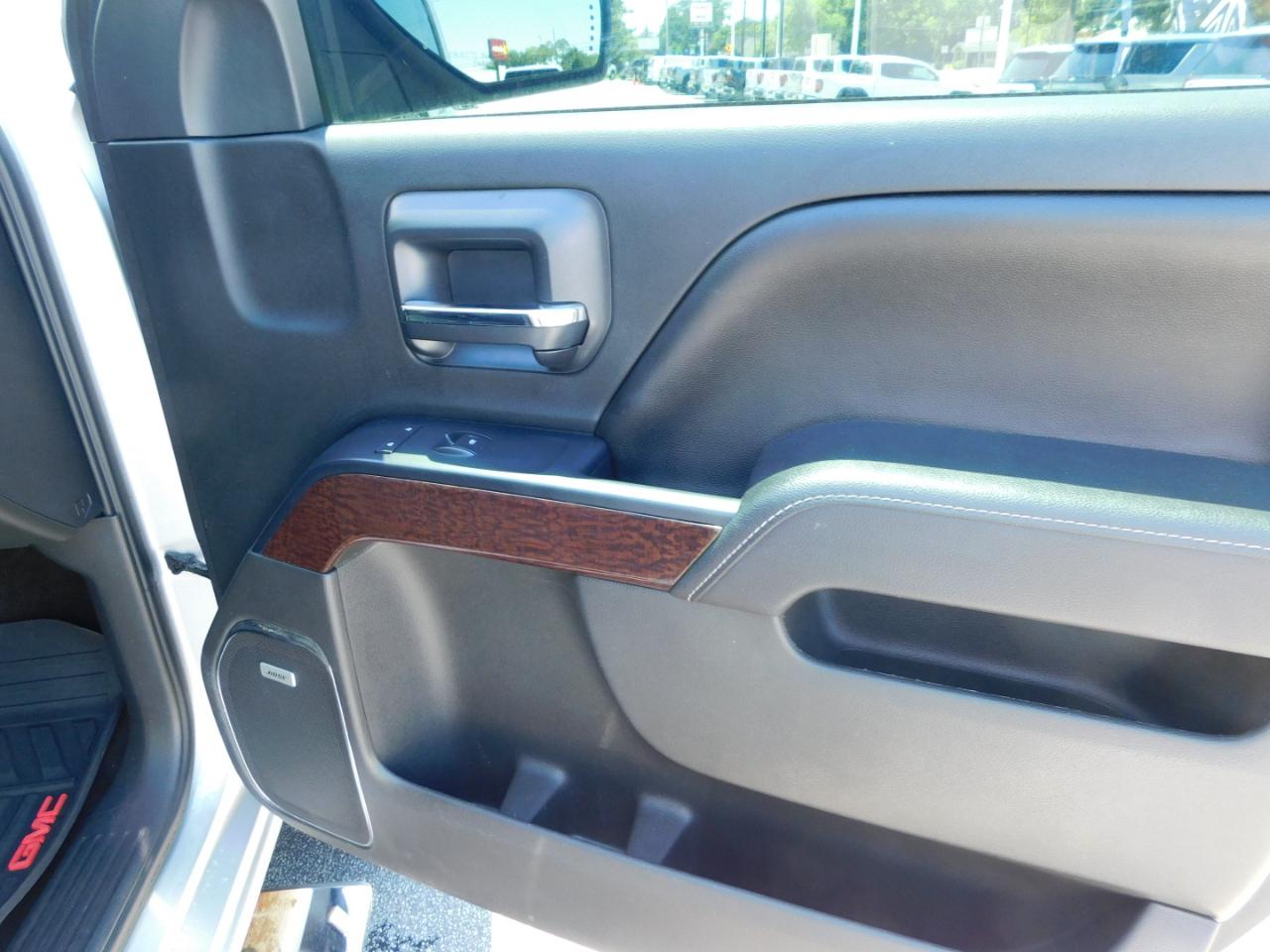 GMC Sierra 1500 4WD Crew Cab 143.5" SLT 2017