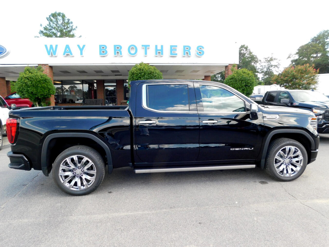 GMC Sierra 1500 4WD Crew Cab 147" Denali 2025