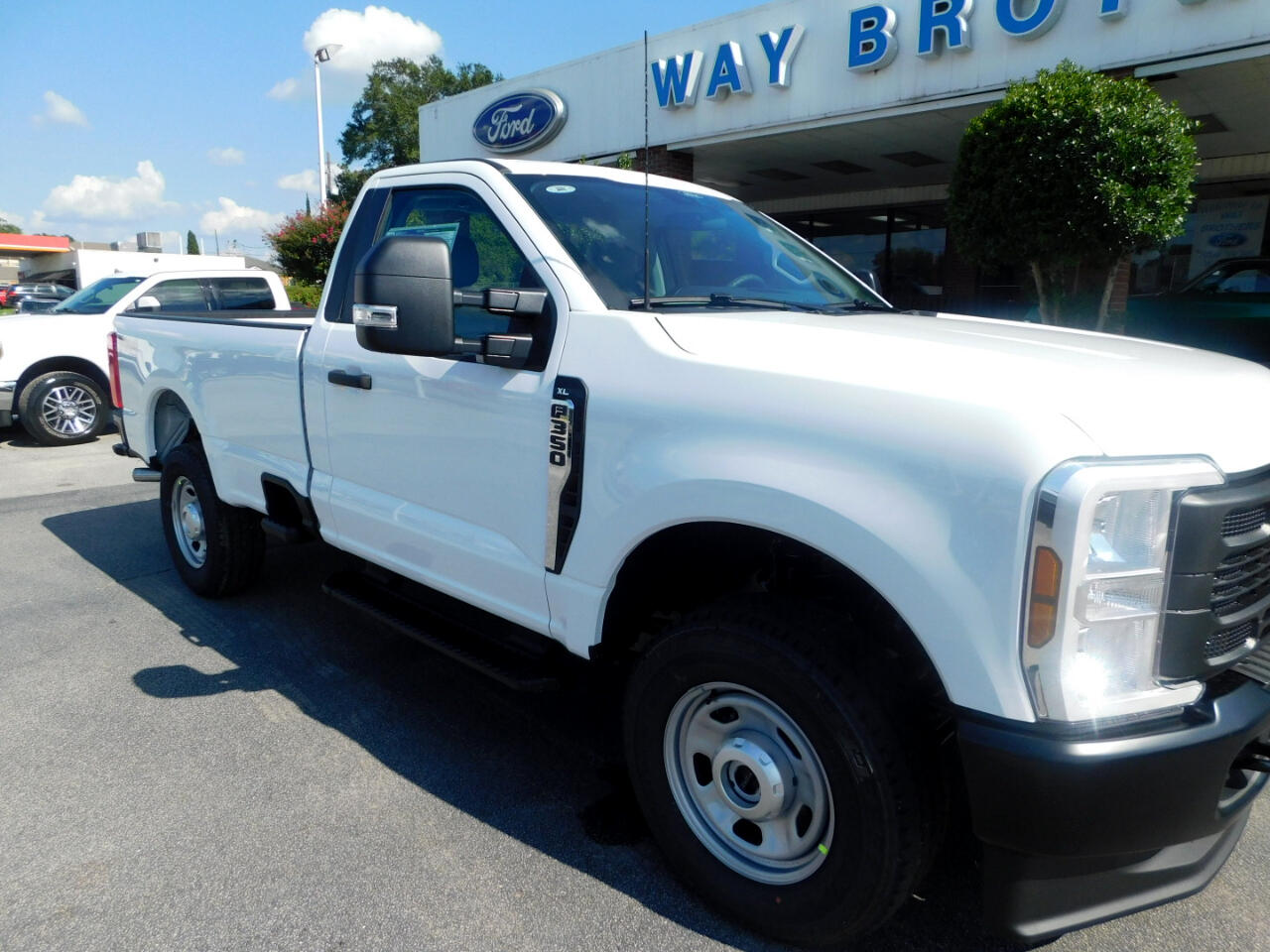 Ford Super Duty F-350 SRW XL 4WD Reg Cab 8' Box 2026 Ford Super Duty F-350 SRW XL 4WD Reg Cab 8' Box 2026