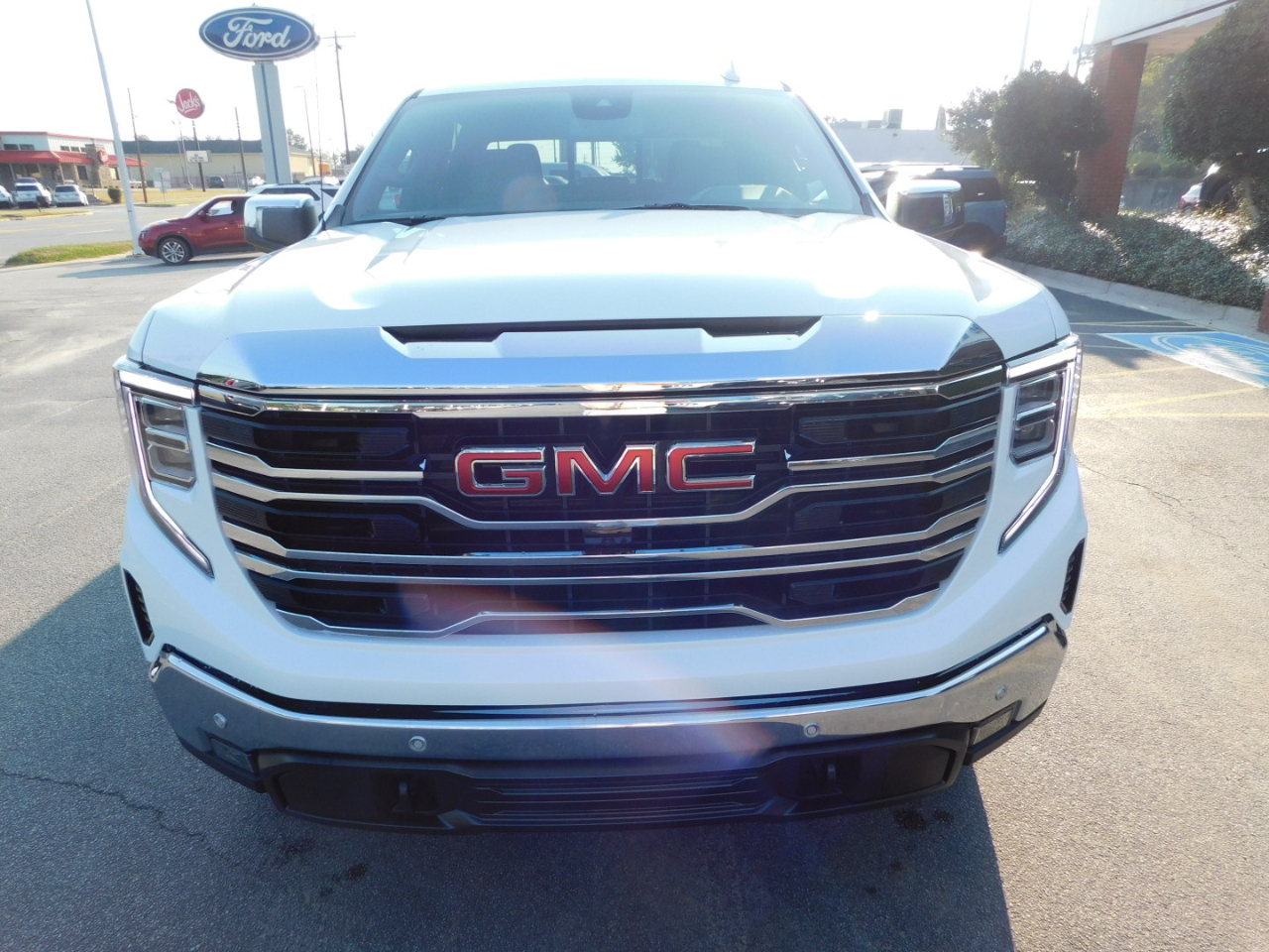 GMC Sierra 1500 4WD Crew Cab 147" SLT 2026 GMC Sierra 1500 4WD Crew Cab 147" SLT 2026