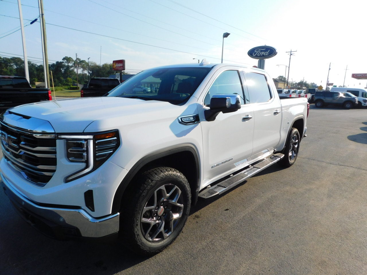 GMC Sierra 1500 4WD Crew Cab 147" SLT 2026 GMC Sierra 1500 4WD Crew Cab 147" SLT 2026