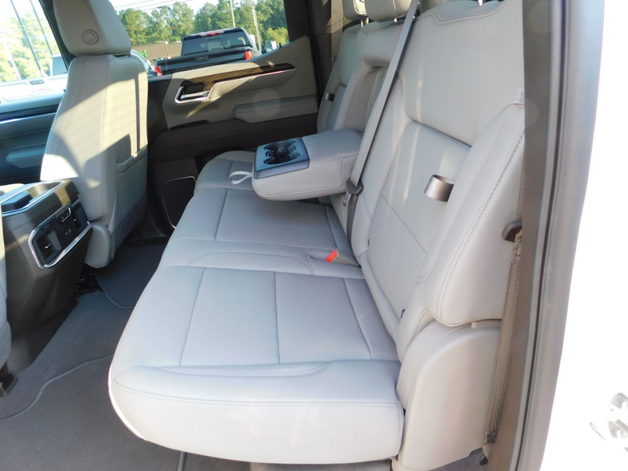 GMC Sierra 1500 4WD Crew Cab 147" SLT 2026 GMC Sierra 1500 4WD Crew Cab 147" SLT 2026