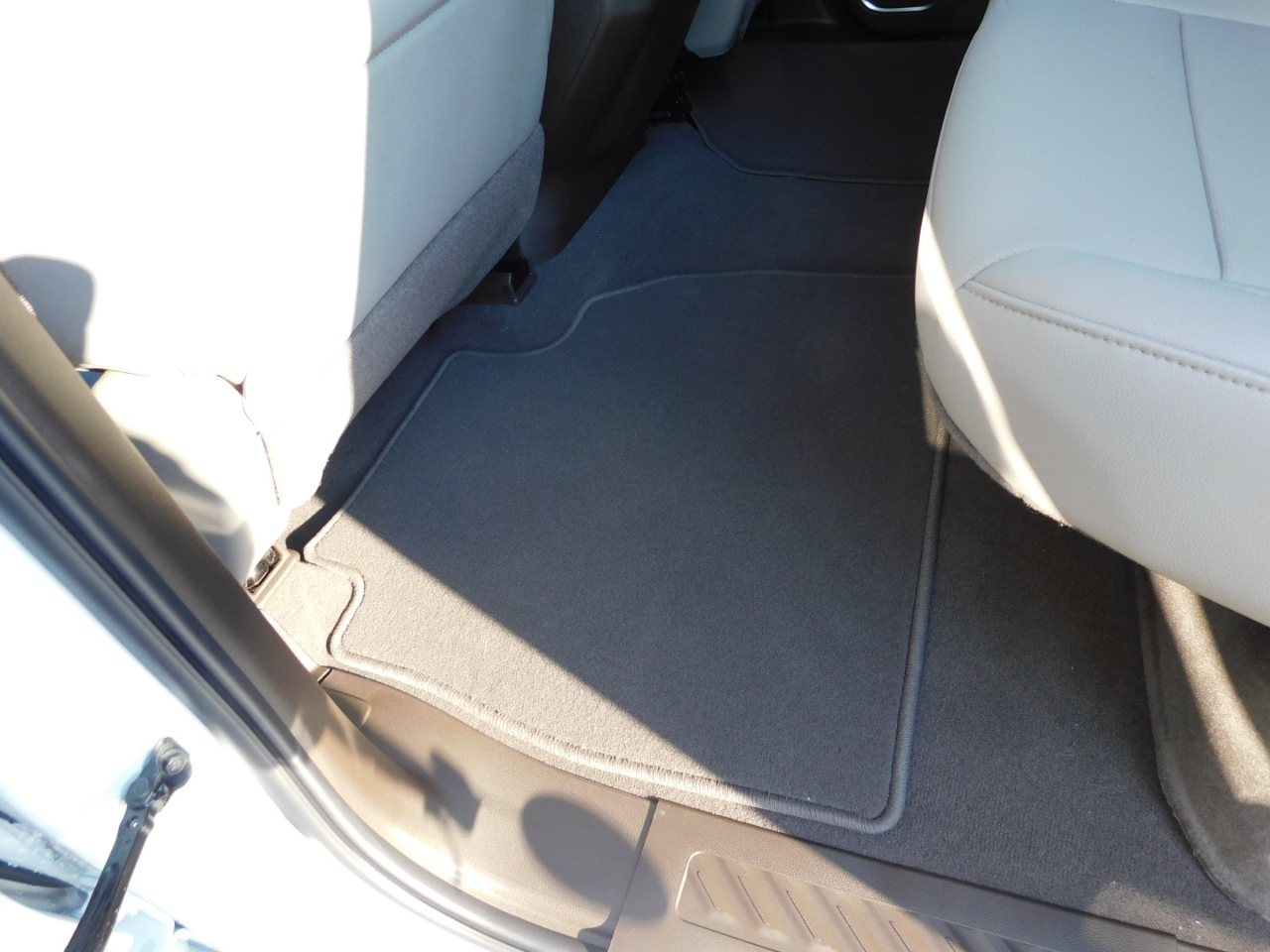 GMC Sierra 1500 4WD Crew Cab 147" SLT 2026 GMC Sierra 1500 4WD Crew Cab 147" SLT 2026