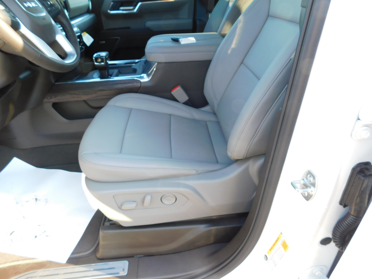 GMC Sierra 1500 4WD Crew Cab 147" SLT 2026 GMC Sierra 1500 4WD Crew Cab 147" SLT 2026