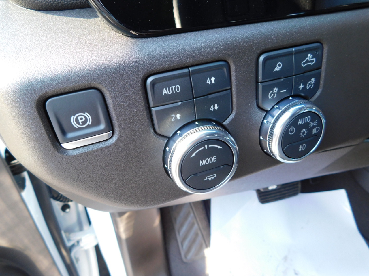 GMC Sierra 1500 4WD Crew Cab 147" SLT 2026 GMC Sierra 1500 4WD Crew Cab 147" SLT 2026