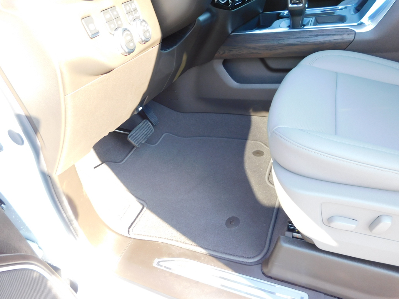 GMC Sierra 1500 4WD Crew Cab 147" SLT 2026 GMC Sierra 1500 4WD Crew Cab 147" SLT 2026