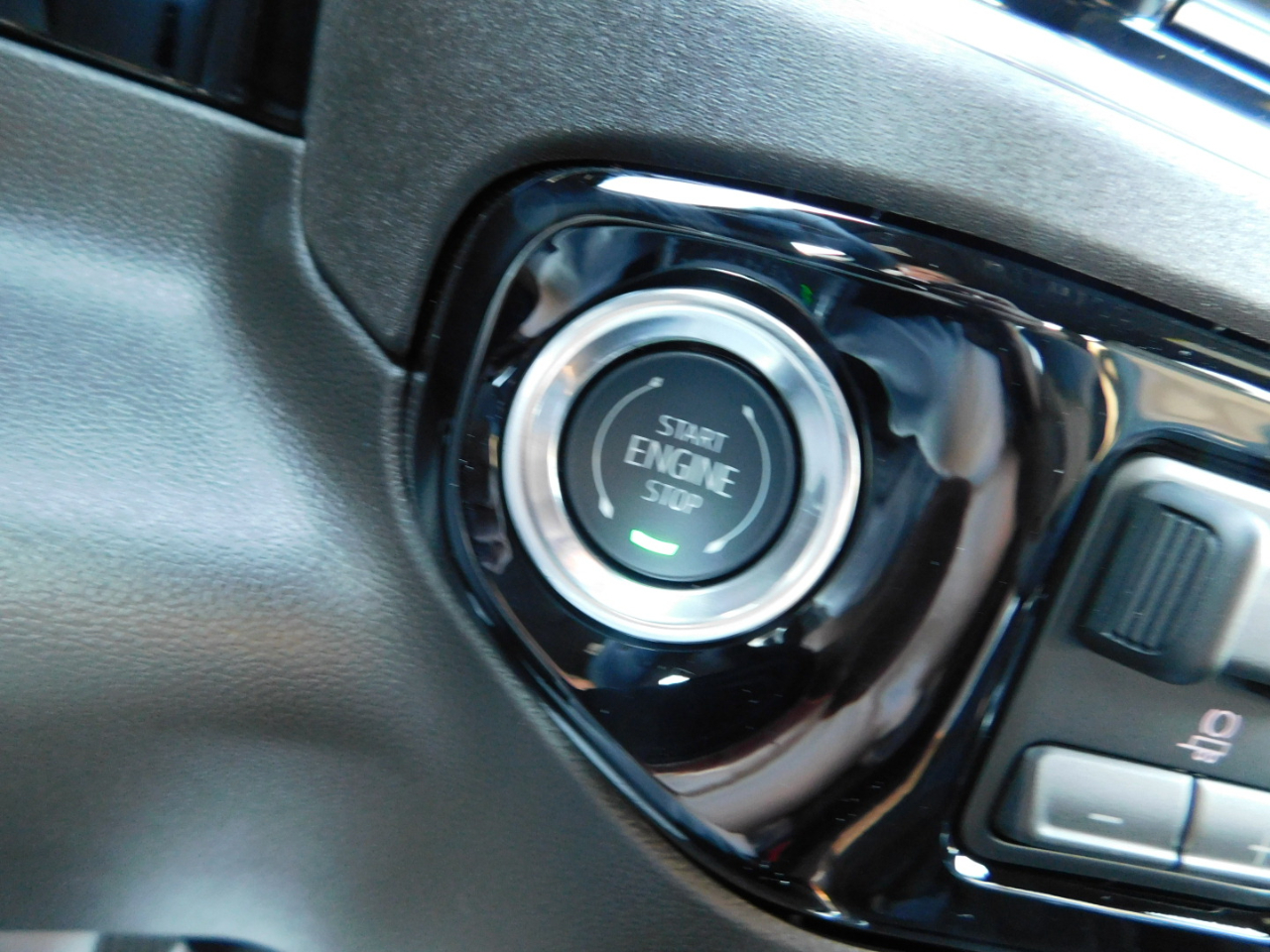 GMC Sierra 1500 4WD Crew Cab 147" SLT 2026 GMC Sierra 1500 4WD Crew Cab 147" SLT 2026