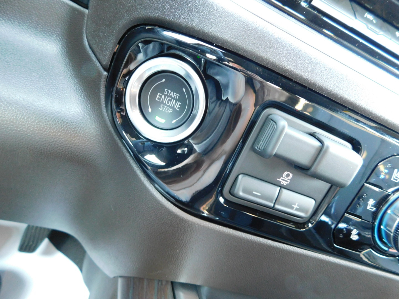 GMC Sierra 1500 4WD Crew Cab 147" SLT 2026 GMC Sierra 1500 4WD Crew Cab 147" SLT 2026