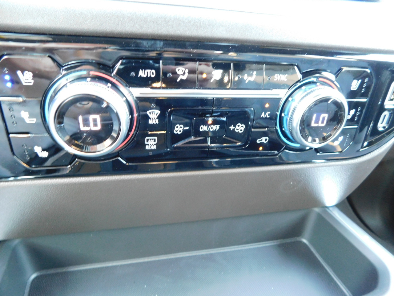 GMC Sierra 1500 4WD Crew Cab 147" SLT 2026 GMC Sierra 1500 4WD Crew Cab 147" SLT 2026