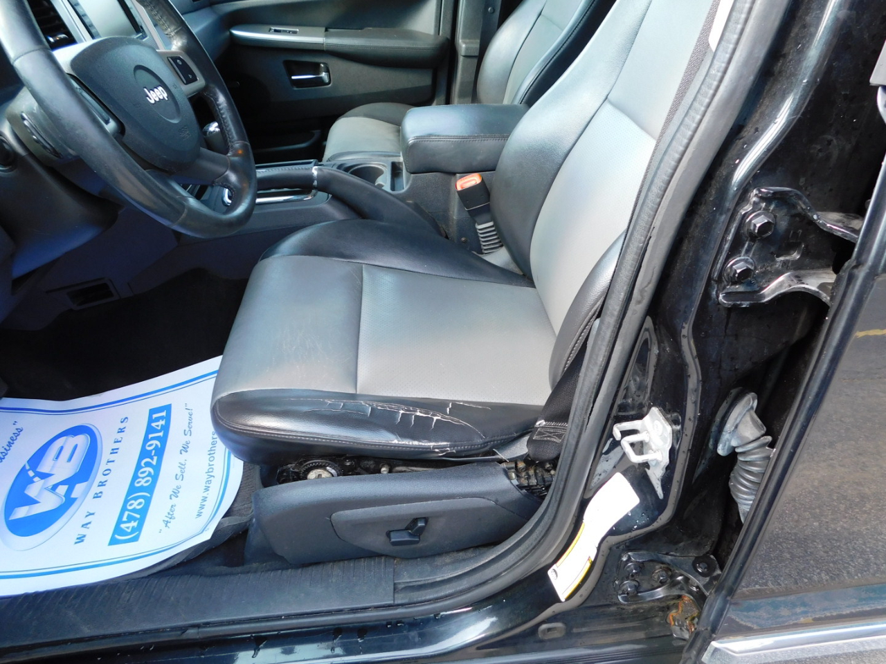 Jeep Grand Cherokee 4WD 4dr Laredo 2010 Jeep Grand Cherokee 4WD 4dr Laredo 2010