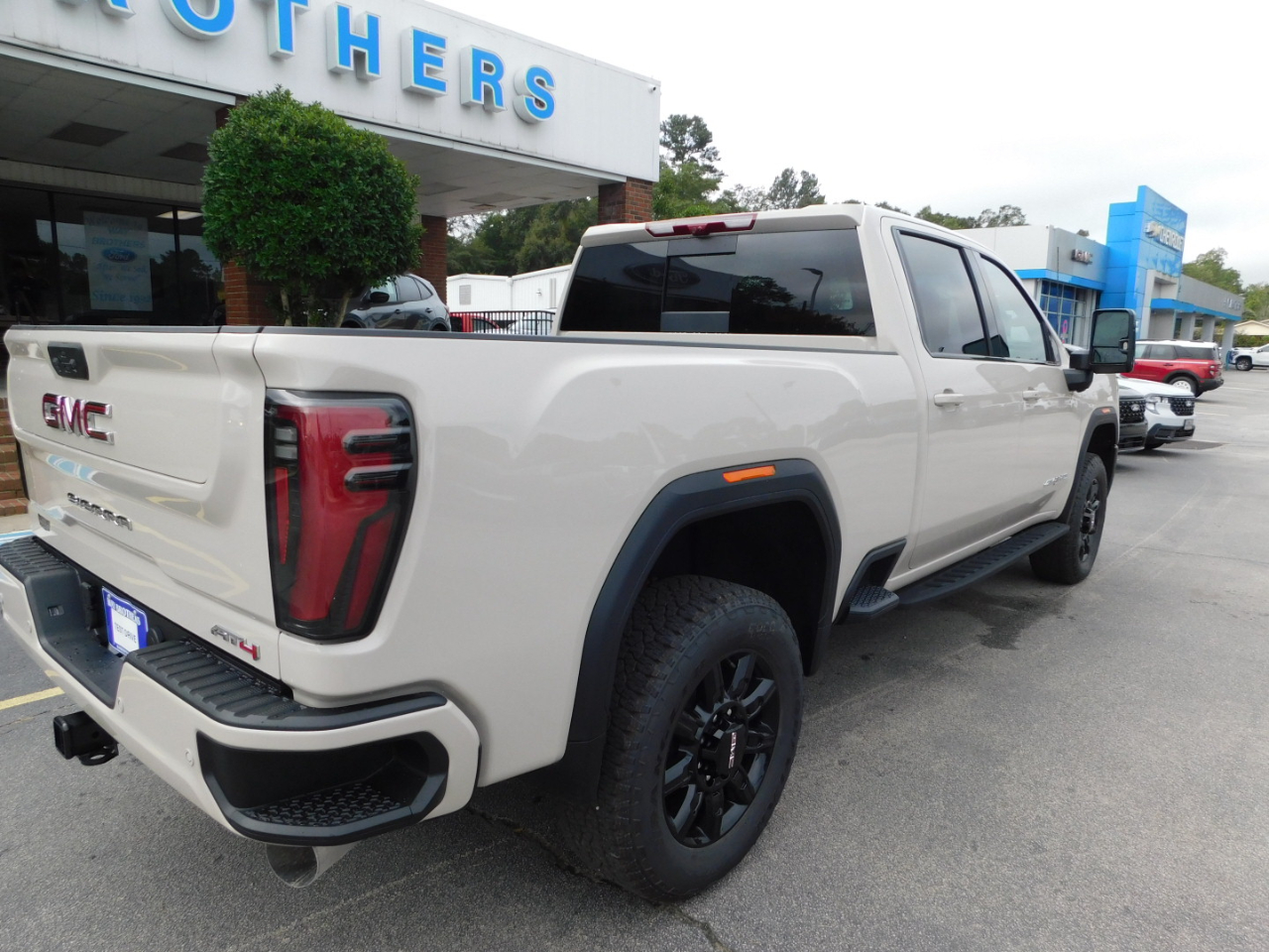 GMC Sierra 3500HD 4WD Crew Cab 159" AT4 2026 GMC Sierra 3500HD 4WD Crew Cab 159" AT4 2026